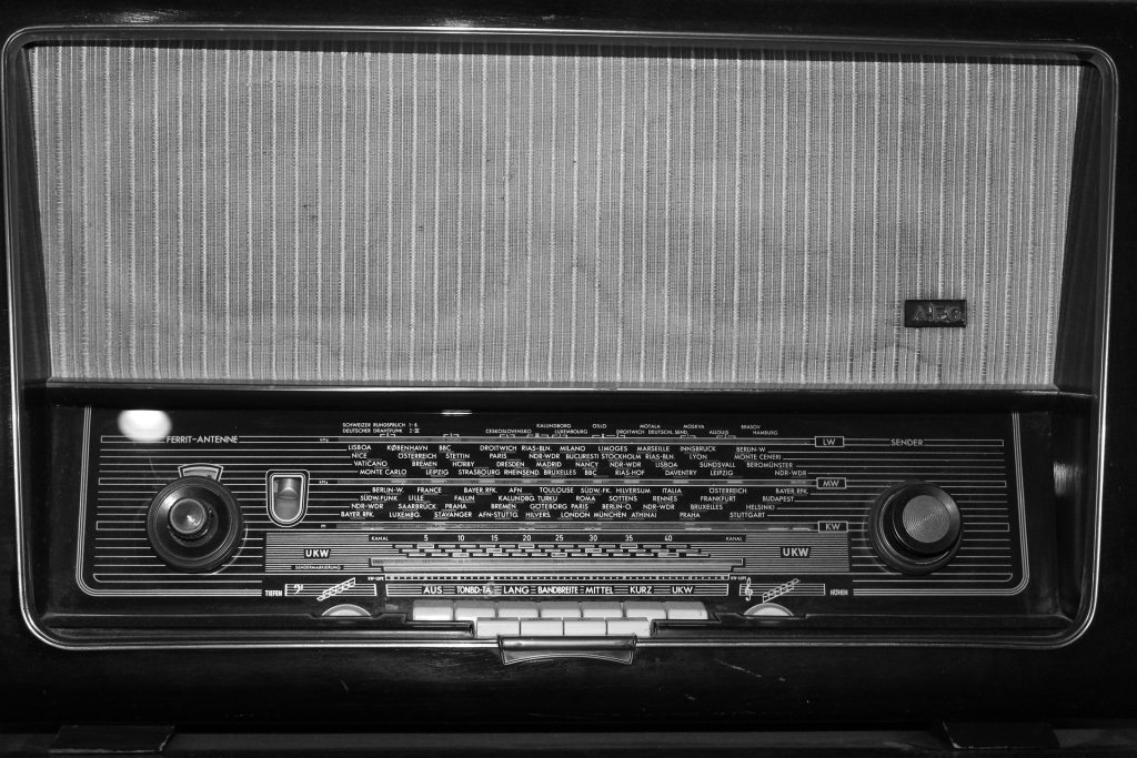 radio-708751_1920